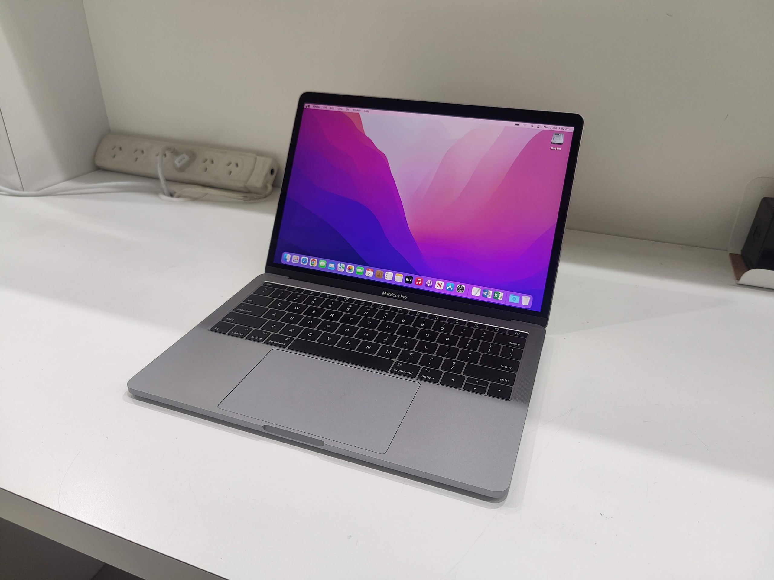 Apple MacBook Pro 13 inch resolved flickering screen.jpg