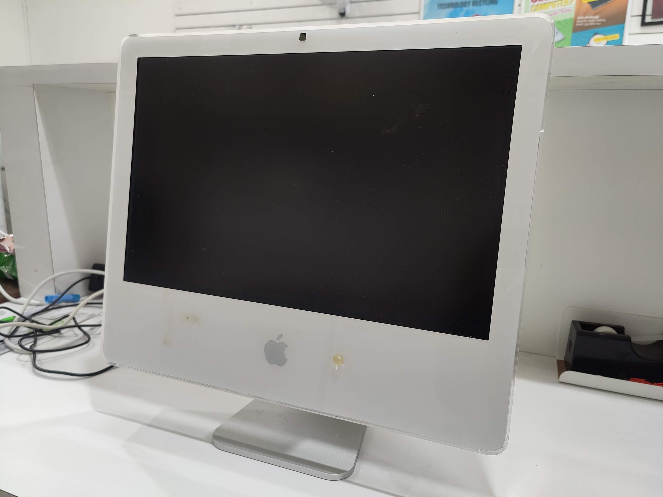 Old-Apple-iMac-2006-Computer